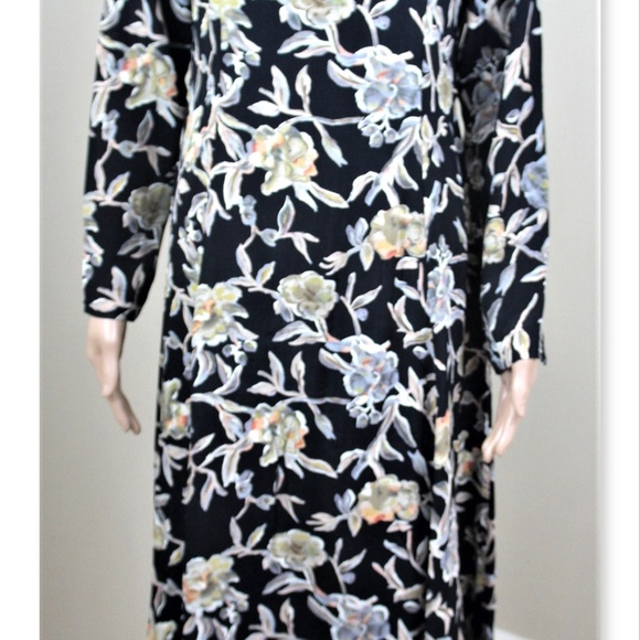 Maxi - Picture 3 of 7